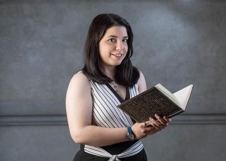 Esther Carretero: «Me enganchan las historias con personajes grises que evolucionan a lo largo de la novela»