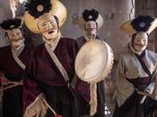 GAM: Ejército seres desfilan calles para limpiar ciudad