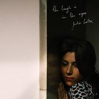 Julia Holter estrenan The Laugh Is in the Eyes como single