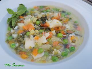 SOPA DE VERDURAS Y MERLUZA