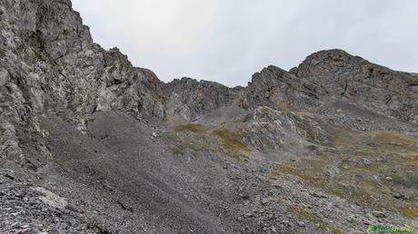 Camino hacia la Pasada del Siete desde la Forqueta del Portillín