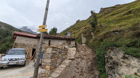 Saliendo de Tuiza de Arriba hacia el Refugio del Meicín