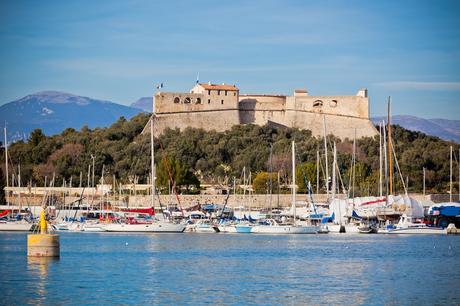 Las 7 cosas imprescindibles que hacer en Antibes Paseo en barco en Antibes