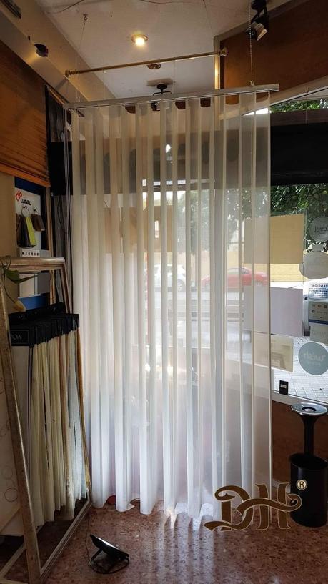 - Cortinas, Verticales. Noche y Día.