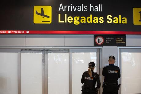 Ministro de Defensa alemán cree nadie debe seguir hablando de paz en Ucrania tras la llamada de Scholz y Putin