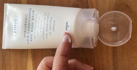 Tiene una textura buena tanto para el pelo como para el cuerpo y su aroma es excelente. Probando Cosméticos de Ziaja. Segunda parte.