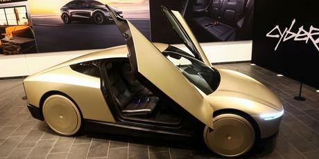 El CYBERCAB de Tesla: transporte autónomo con diseño futurista. 2