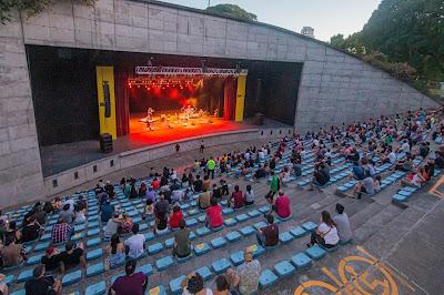 La mesa Beatle: Continuidad de los parques La mesa Beatle: Continuidad de los parques