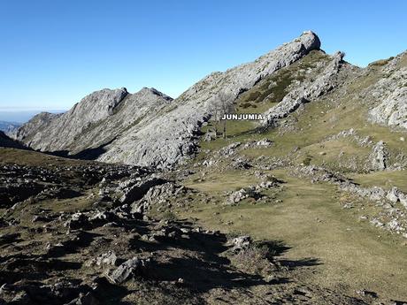 Vega Enol-Vegarredonda-Mirador de Ordiales-El Porru la Cueva Armada-El Jayáu
