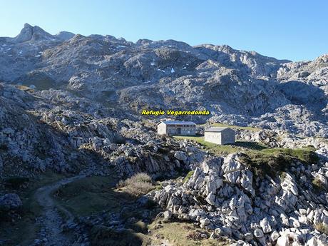 Vega Enol-Vegarredonda-Mirador de Ordiales-El Porru la Cueva Armada-El Jayáu