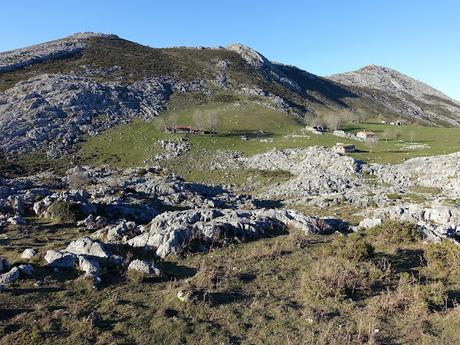 Vega Enol-Vegarredonda-Mirador de Ordiales-El Porru la Cueva Armada-El Jayáu
