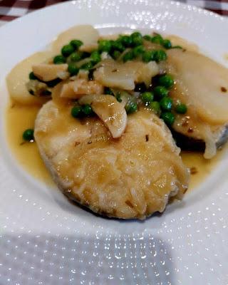 MERLUZA CON GUISANTES