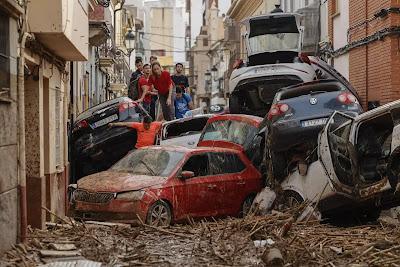 En Valencia, la riada se llevó 137.000 coches en dos horas…Un torero, un militar... ¿y un obispo?