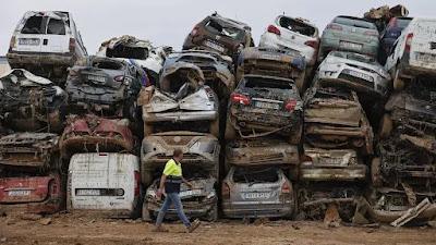 En Valencia, la riada se llevó 137.000 coches en dos horas…Un torero, un militar... ¿y un obispo?