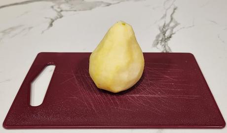 Pizza de pera queso gorgonzola jamón serrano y nueces con un toque de miel Pizza de pera queso gorgonzola jamón serrano y nueces con un toque de miel