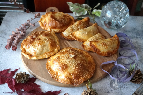 Empanadillas rellenas de fritada con bacalao