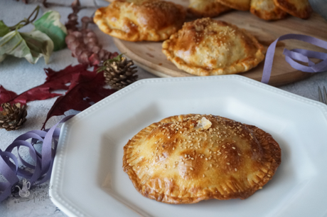 Empanadillas rellenas de fritada con bacalao