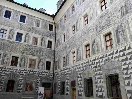 El patio decorado del Castillo de Ambras (Innsbruck)