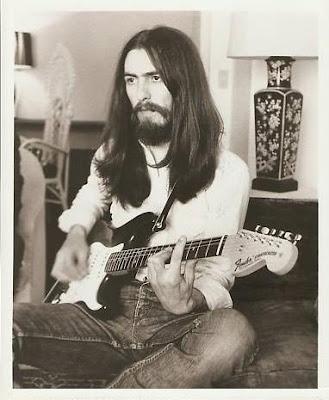23 Años sin George Harrison.