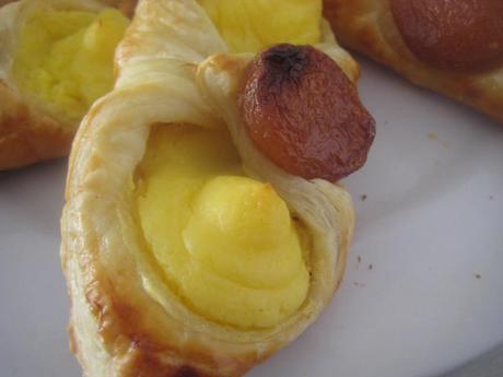 PAÑUELOS DE  HOJALDRE CON CREMA PASTELERA Y ALBARICOQUES