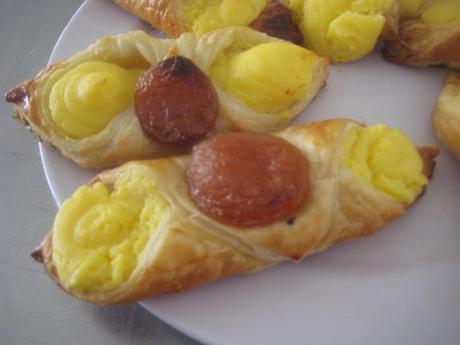 PAÑUELOS DE  HOJALDRE CON CREMA PASTELERA Y ALBARICOQUES