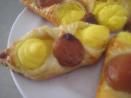 PAÑUELOS DE  HOJALDRE CON CREMA PASTELERA Y ALBARICOQUES