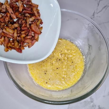Macarrones a la carbonara con rebozuelos (setas)