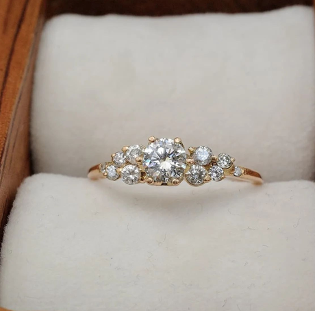 Camelia – Anillo de Compromiso con diamante central de 2,08 ct 50% – 2 Camelia – Anillo de Compromiso con diamante central de 2,08 ct 50% – 2