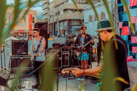 Isla de Perros estrena ‘MOLOTOV’, un EP de resistencia, rebeldía y solidaridad