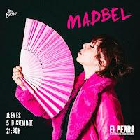 Madbel en El perro de la parte de atrás del coche