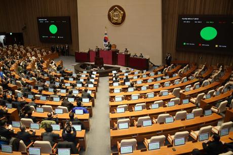 El Parlamento de Corea del Sur pide el levantamiento de la ley marcial decretada por el presidente