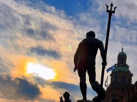Neptuno, lejos de la costa Neptuno, lejos de la costa