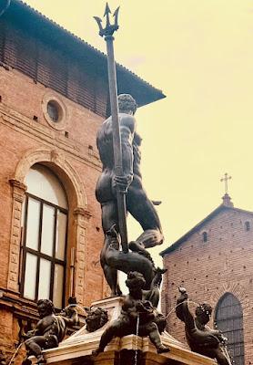 Neptuno, lejos de la costa Neptuno, lejos de la costa