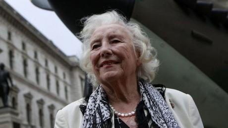 Vera Lynn: La voz que desafió el tiempo y unió corazones 5