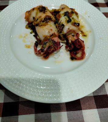 SIMPLEMENTE… CALAMARES A LA PLANCHA SIMPLEMENTE… CALAMARES A LA PLANCHA