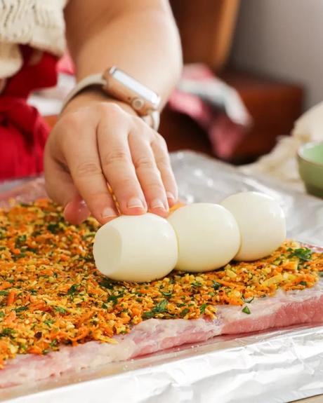 huevos cocidos sobre matambre