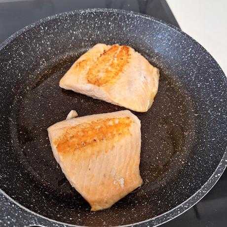 Tallarines con queso crema y salmón Tallarines con queso crema y salmón