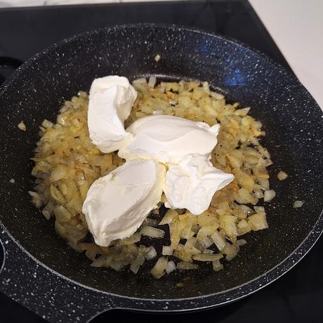 Tallarines con queso crema y salmón Tallarines con queso crema y salmón