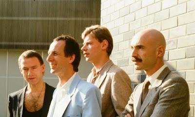 King Crimson - Sheltering Skies (Live In Fréjus, August 27th 1982) (2024) King Crimson - Sheltering Skies (Live In Fréjus, August 27th 1982) (2024)