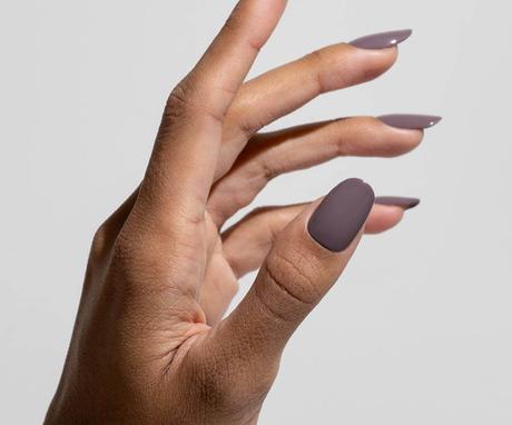 Esmalte Taupe Estos 9 colores de esmaltes no tan clásicos que le dan un toque diferente a tus uñas.