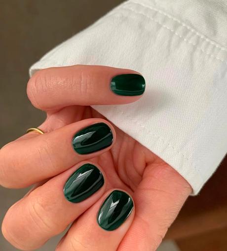 Uñas colores de esmaltes tendencia 2025 rojo negro semi permanentes nail art diseños mocha mousse pantone 2025 gris verde rosa nacarado verde matcha Uñas colores de esmaltes tendencia 2025 rojo negro semi permanentes nail art diseños mocha mousse pantone 2025 gris verde rosa nacarado verde matcha