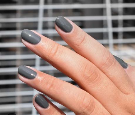 Uñas colores de esmaltes tendencia 2025 rojo negro semi permanentes nail art diseños Uñas colores de esmaltes tendencia 2025 rojo negro gris semi permanentes nail art diseños