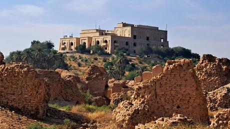 IRAK : LA ANTIGUA BABILONIA Y UNA FAMILIA FELIZ IRAK : LA ANTIGUA BABILONIA Y UNA FAMILIA FELIZ