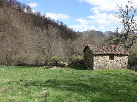 La Reboḷḷada-Cuarmichán-La Sierra la Serrantina-L´Escureo-El Tornu