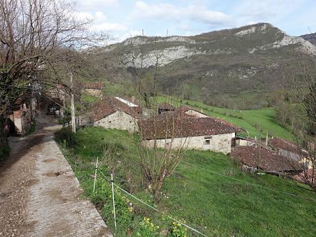 La Reboḷḷada-Cuarmichán-La Sierra la Serrantina-L´Escureo-El Tornu