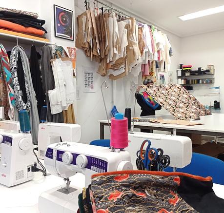 BLOGSSIPGIRL TE PRESENTA: LUCÍA RODRÍGUEZ ATELIER.  COLORES, ESTAMPADOS, TEJIDOS Y MUCHA CREATIVIDAD.