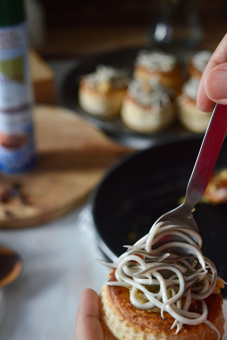 volovanes-con-revuelto-de-gulas-y-aceite-de-gambon