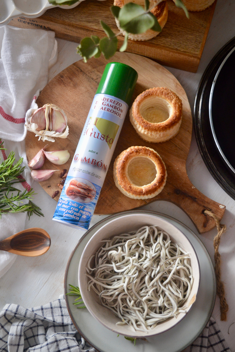 volovanes-con-revuelto-de-gulas-y-aceite-de-gambon