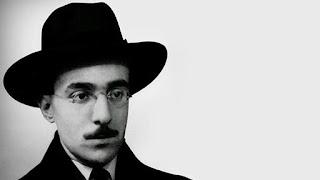 Del poema de cada día. Hoy,  Cuando ella pasa, de Fernando Pessoa (1888-1935)