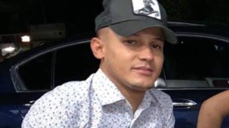 Se entrega acusado de matar a joven Néstor Rodríguez en SFM. Se entrega acusado de matar a joven Néstor Rodríguez en SFM.